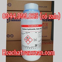 Hóa chất Sodium hydroxide, bead , 98% Samchun Hàn Quốc CAS 1310-73-2 chai 1kg NaOH xút